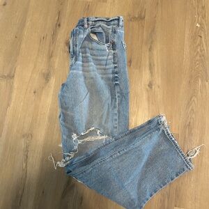 High waisted American Eagle distressed jeans